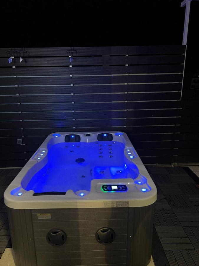 Loft Spa Greece - Enjoy Our Jacuzzi Kalamáta Kültér fotó